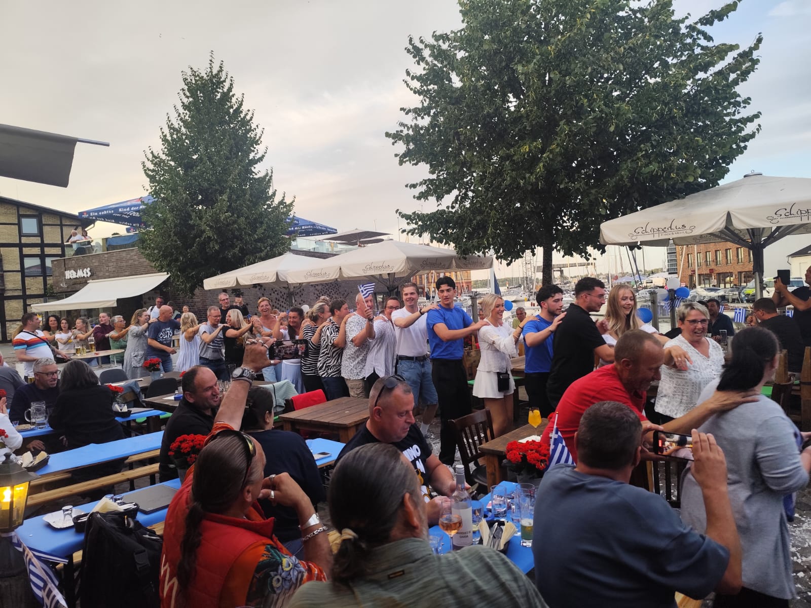 Griechischer Abend 2026 - Polonaise durch das Restaurant mit unseren Gästen